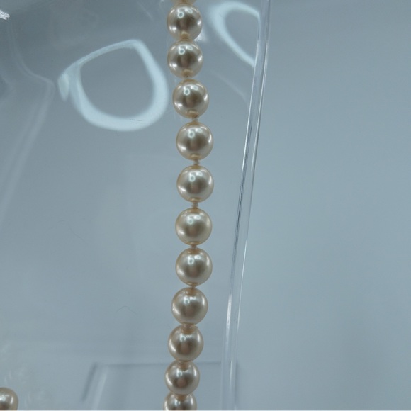 Kenneth Jay Lane Faux Pearl Necklace Champagne Gold Tone Hardware Classic Preppy - Picture 4 of 11